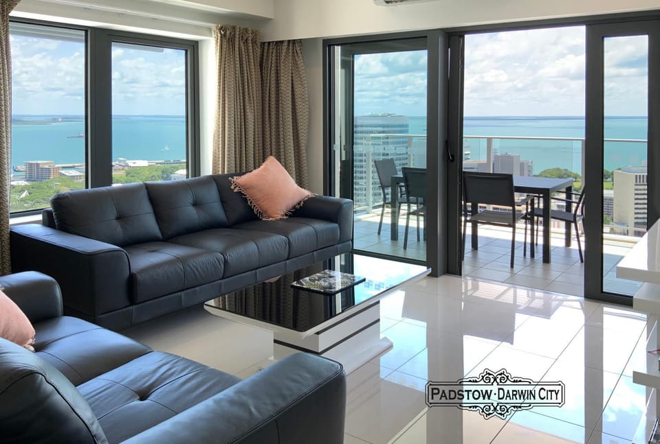 "PADSTOW" Top Location & Views at PenthousePads Apartment in Darwin