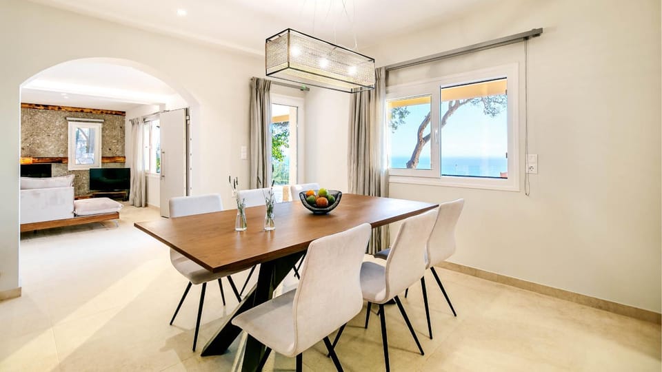 Seating area, Dining area