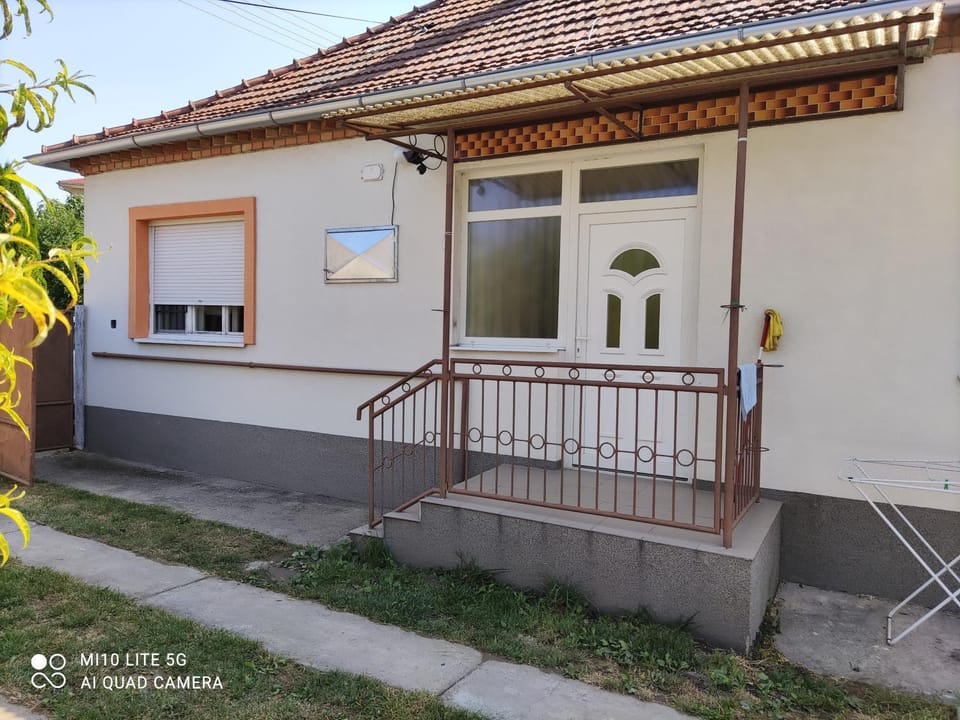 Patio, Facade/entrance