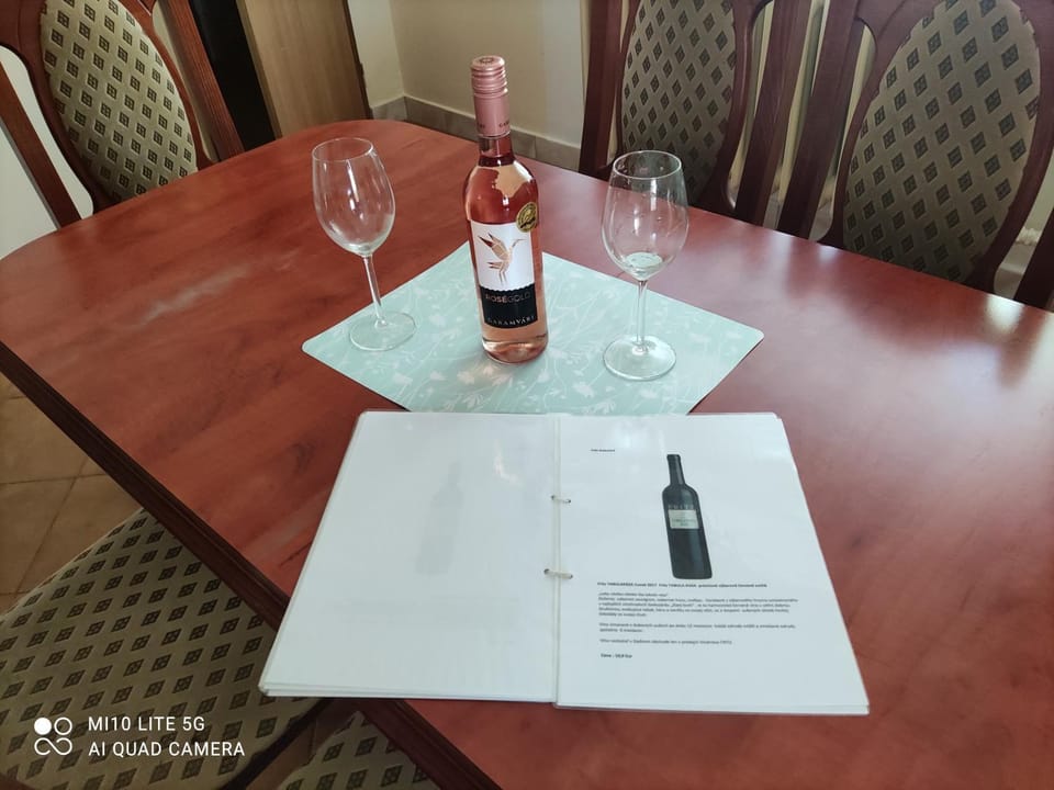 Dining area, Alcoholic drinks
