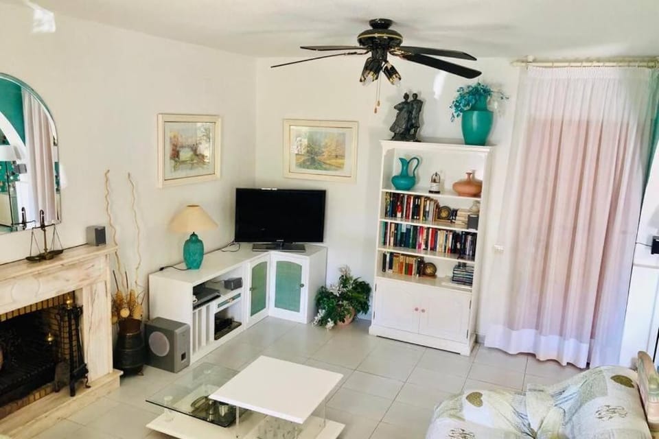 Library, TV and multimedia, fireplace