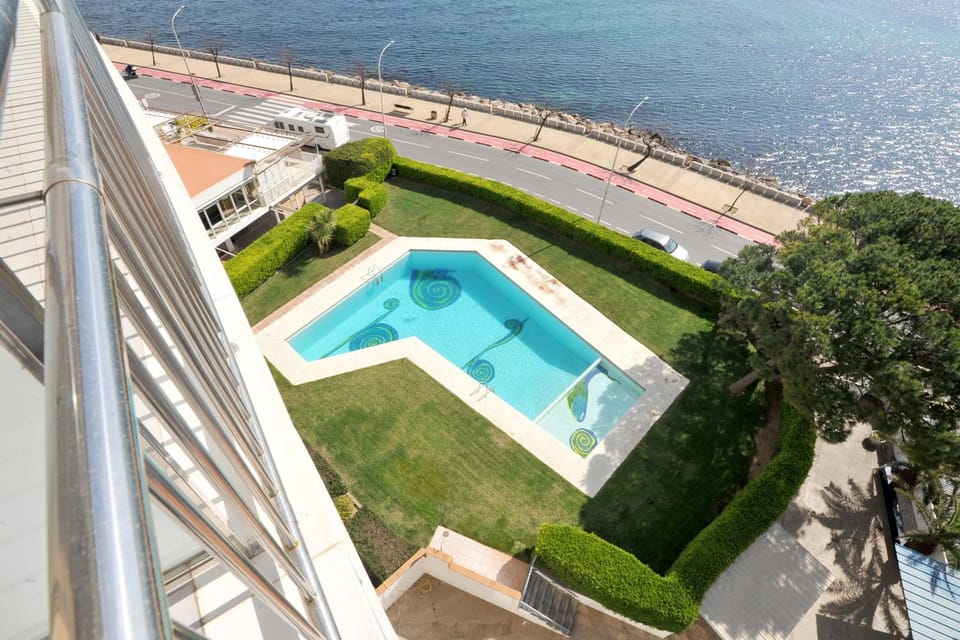 Pool view, Sea view