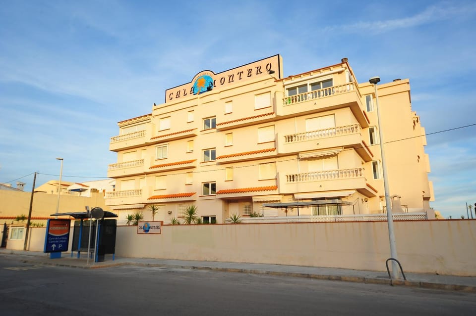 Property building, Facade/entrance, Off site