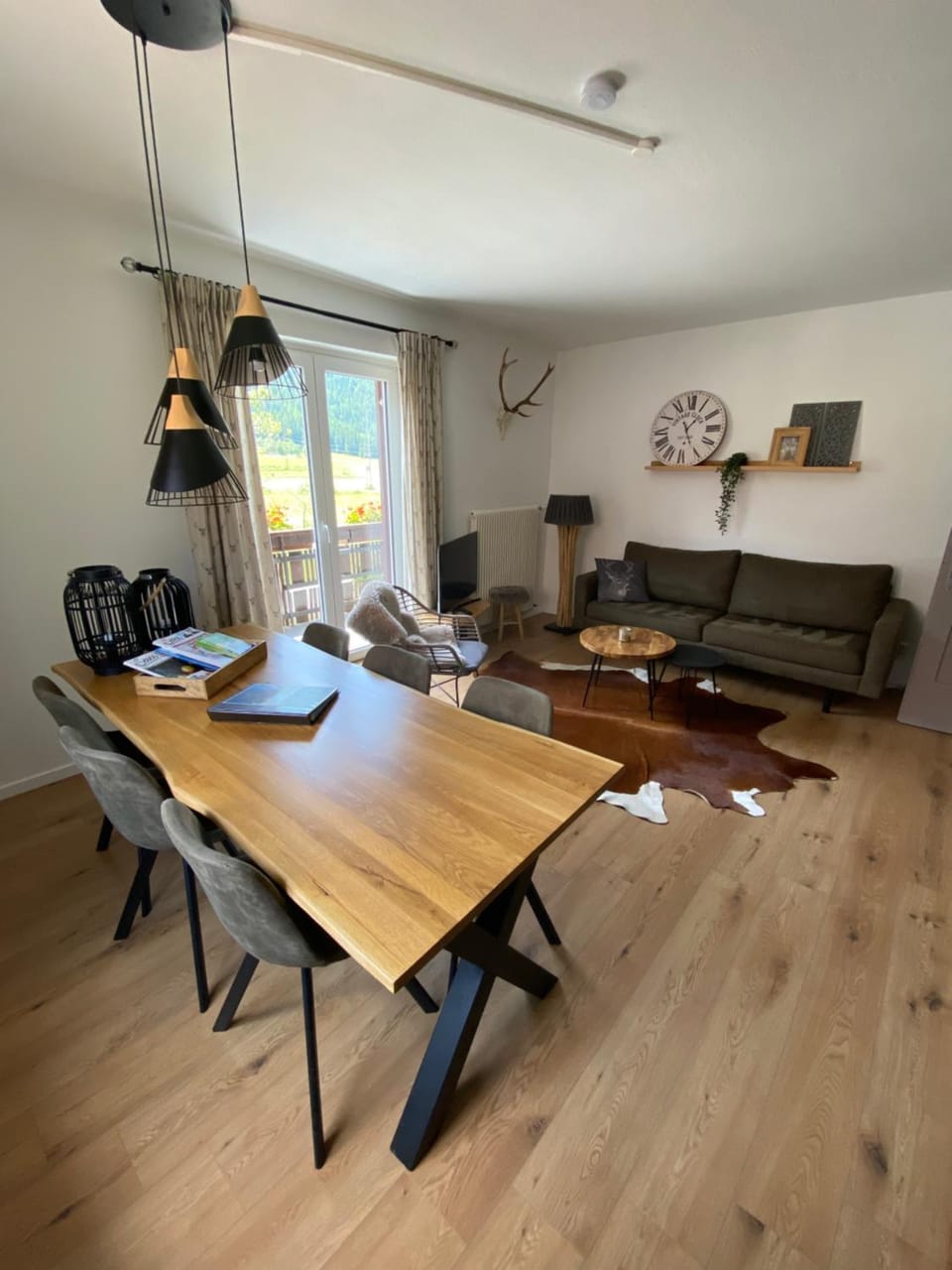 Living room, Seating area, Dining area