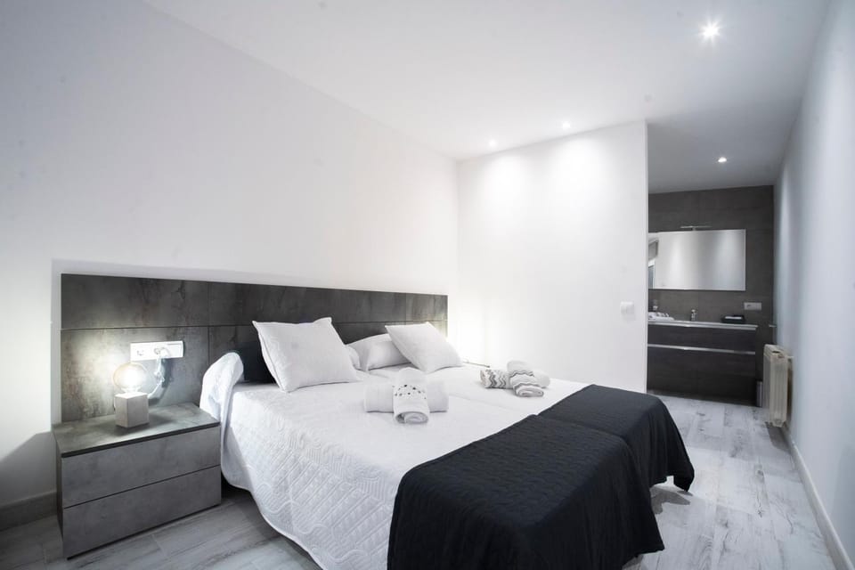 Bed, wardrobe, acessibility