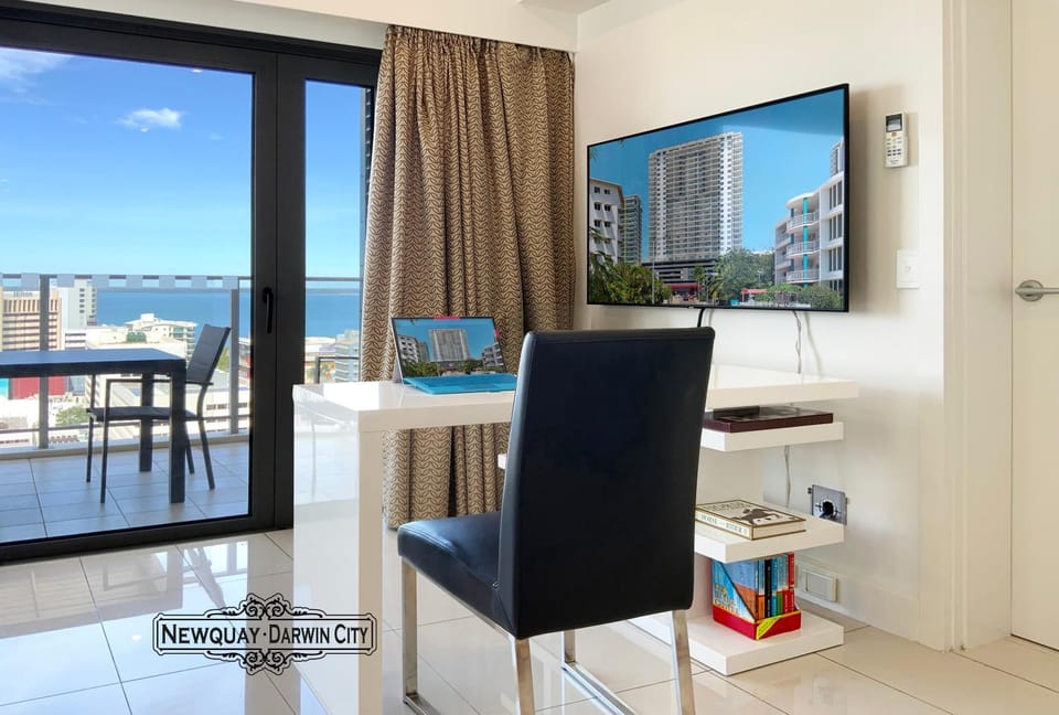 "NEWQUAY" Ideal Location & Views at PenthousePads Apartment in Darwin