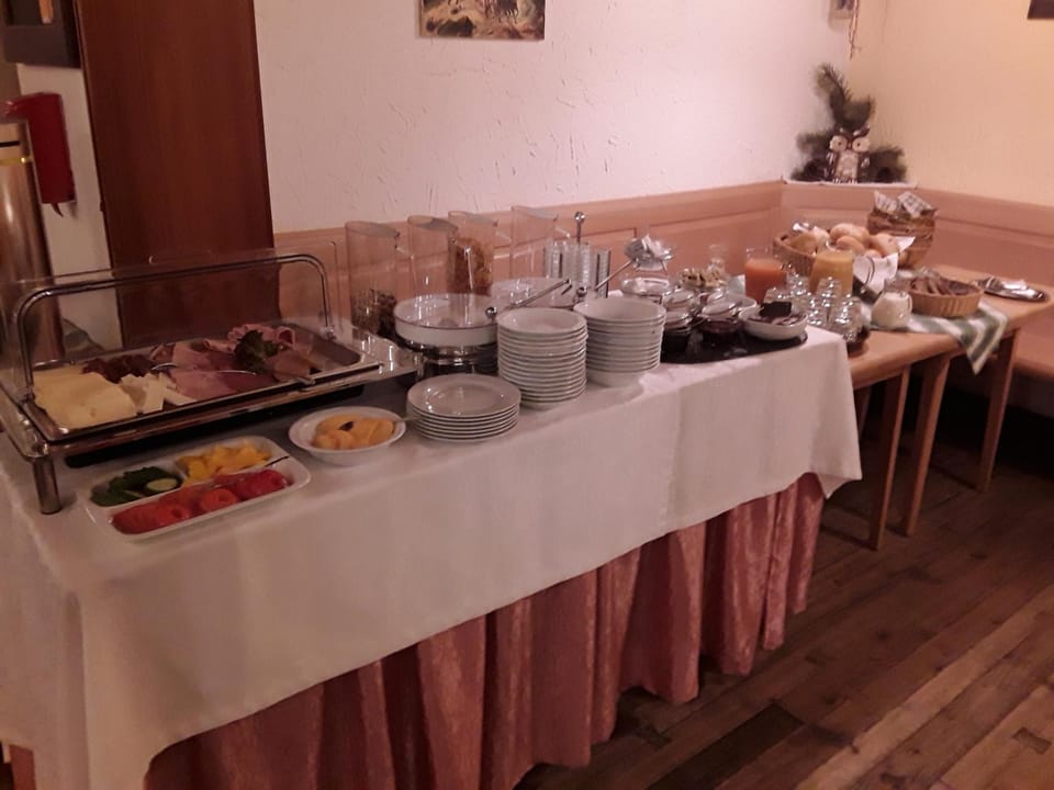 Breakfast, Buffet breakfast