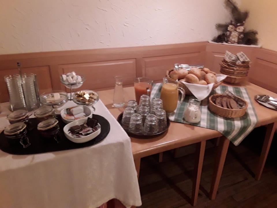 Breakfast, Buffet breakfast