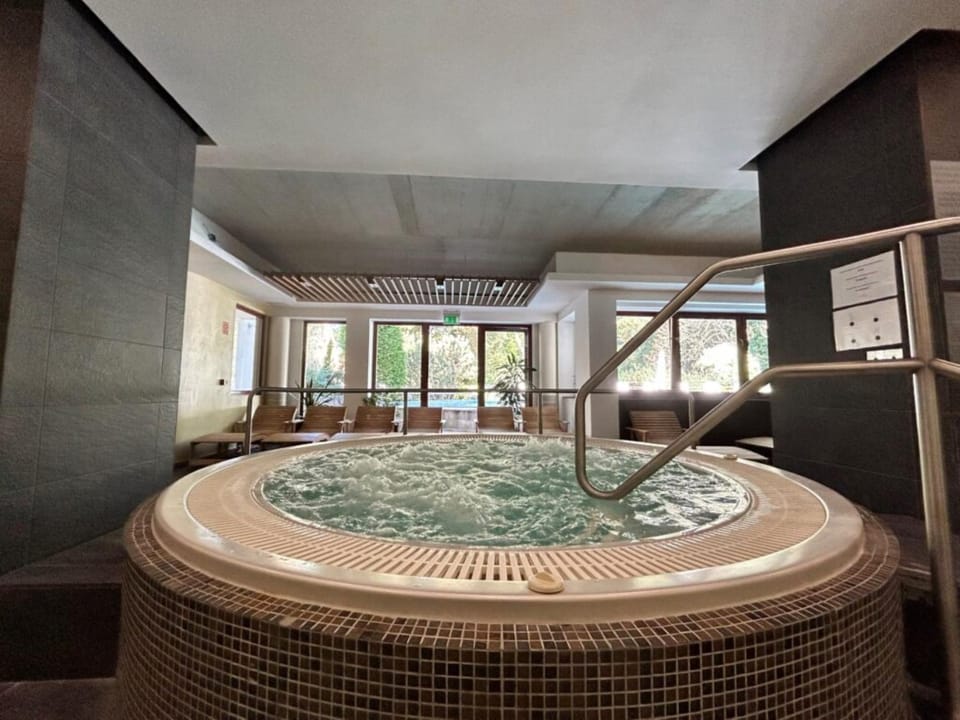 Hot Tub, Swimming pool
