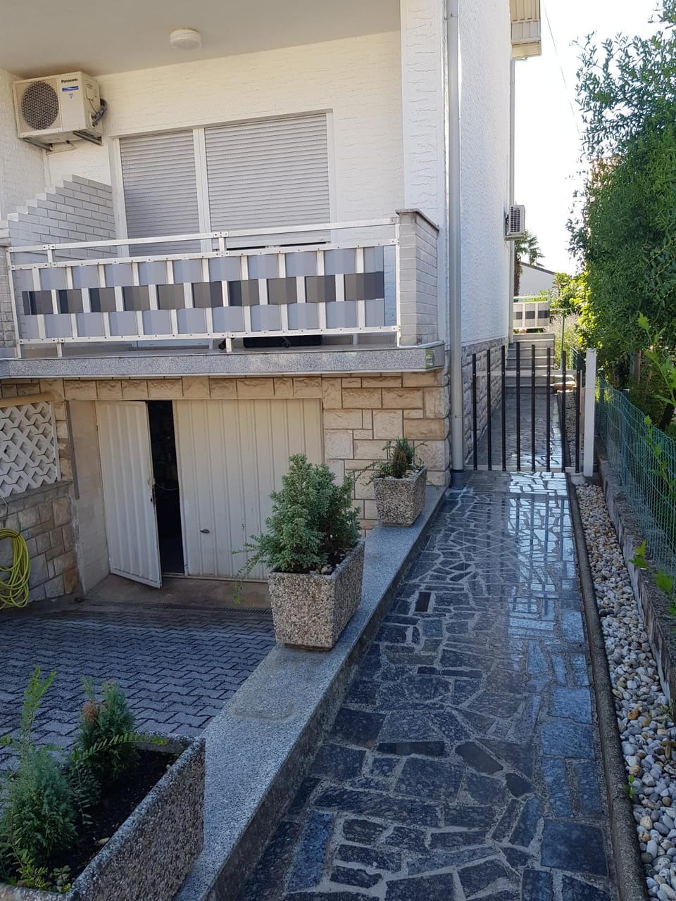 Facade/entrance