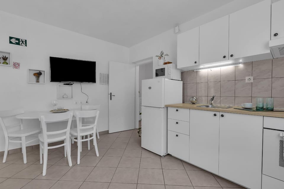 TV and multimedia, Kitchen or kitchenette