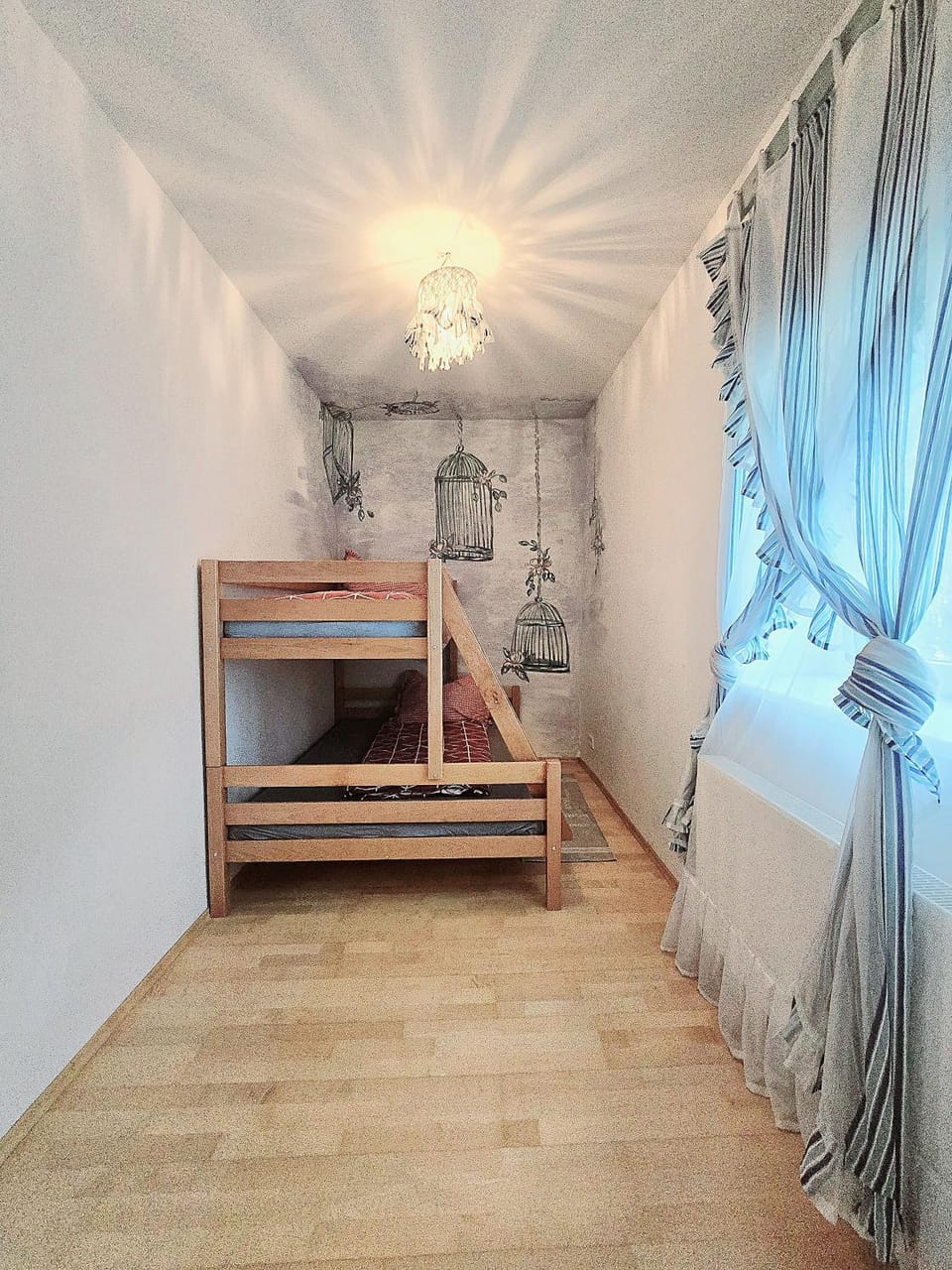 Bedroom, bunk bed