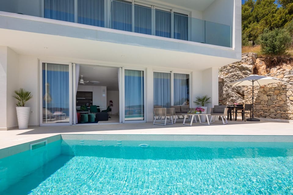 Property building, Patio, Swimming pool