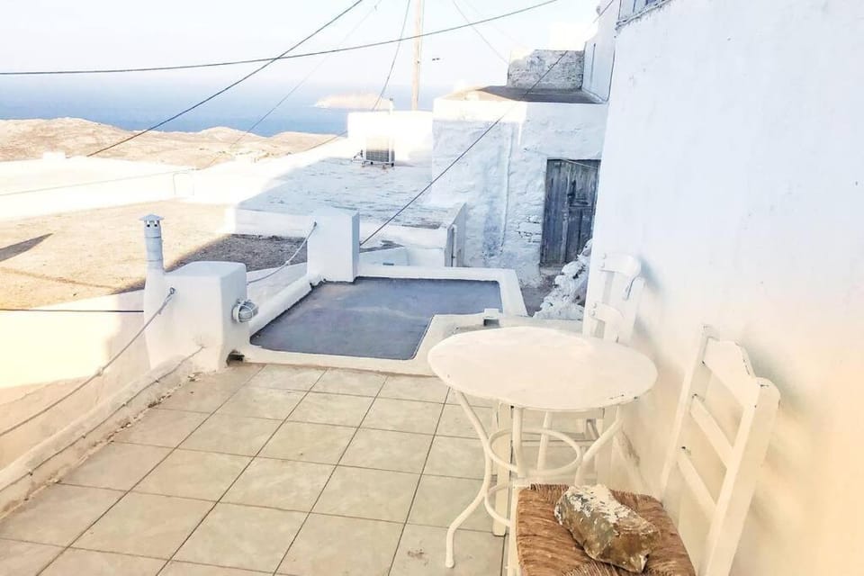 little cactus House in Milos