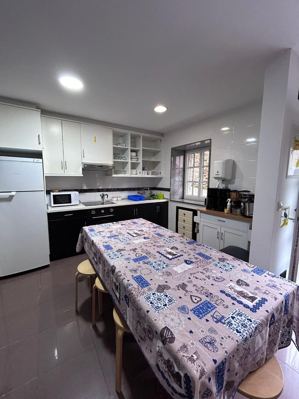 Kitchen or kitchenette, Dining area, oven, stove