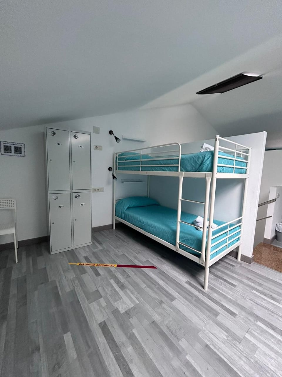 Bedroom, bunk bed