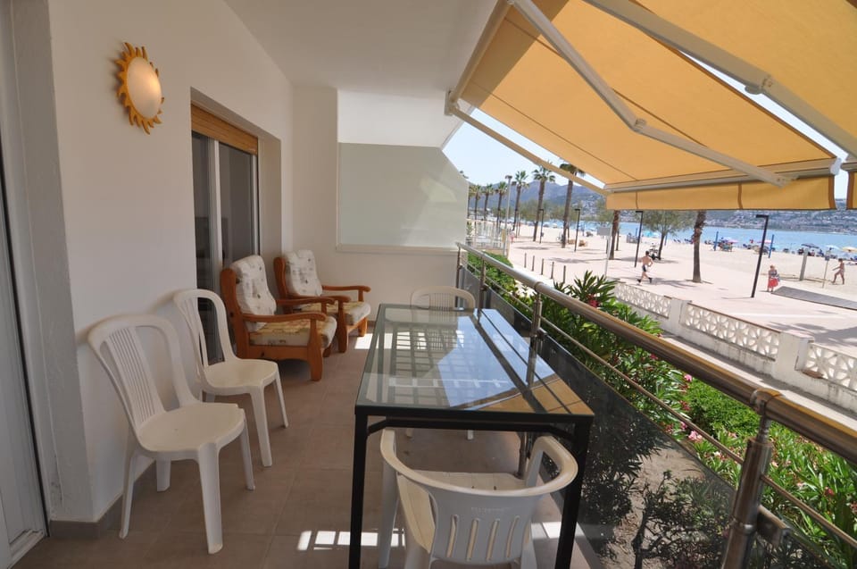 View (from property/room), Balcony/Terrace, Sea view