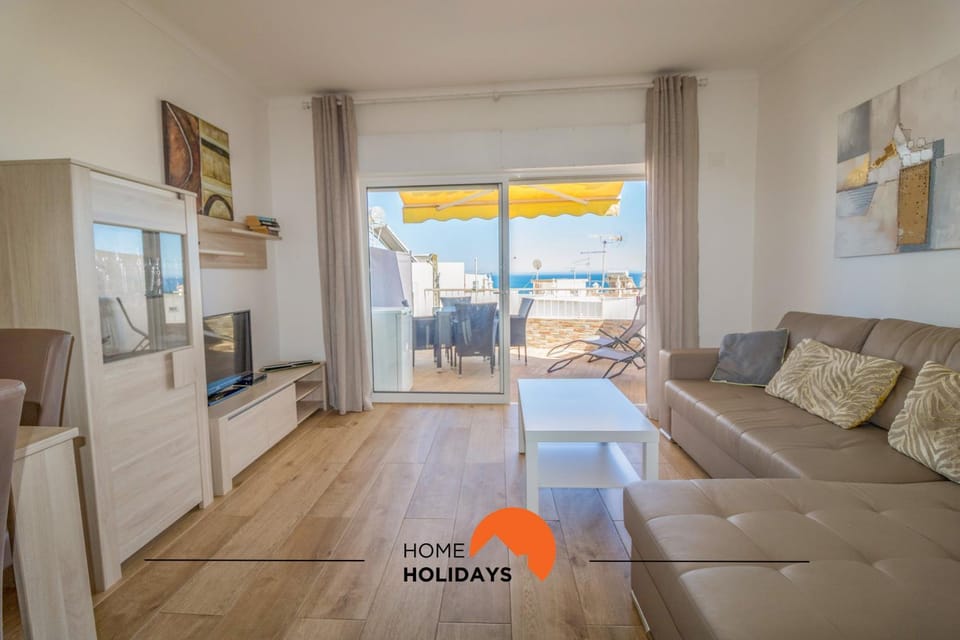 #057 T1 Rossio 43D by Home Holidays Apartment in Guia