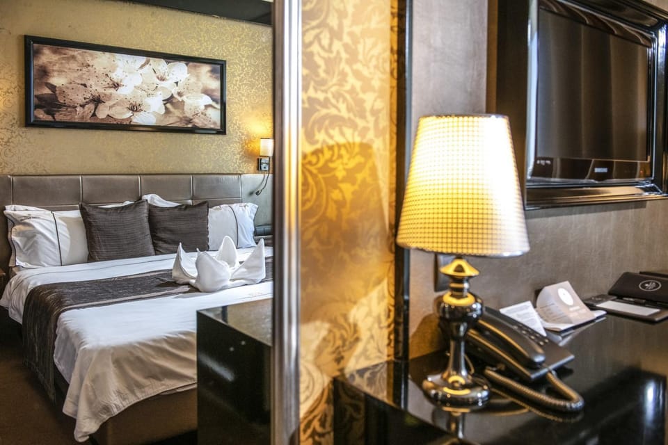 TV and multimedia, Photo of the whole room, Bedroom