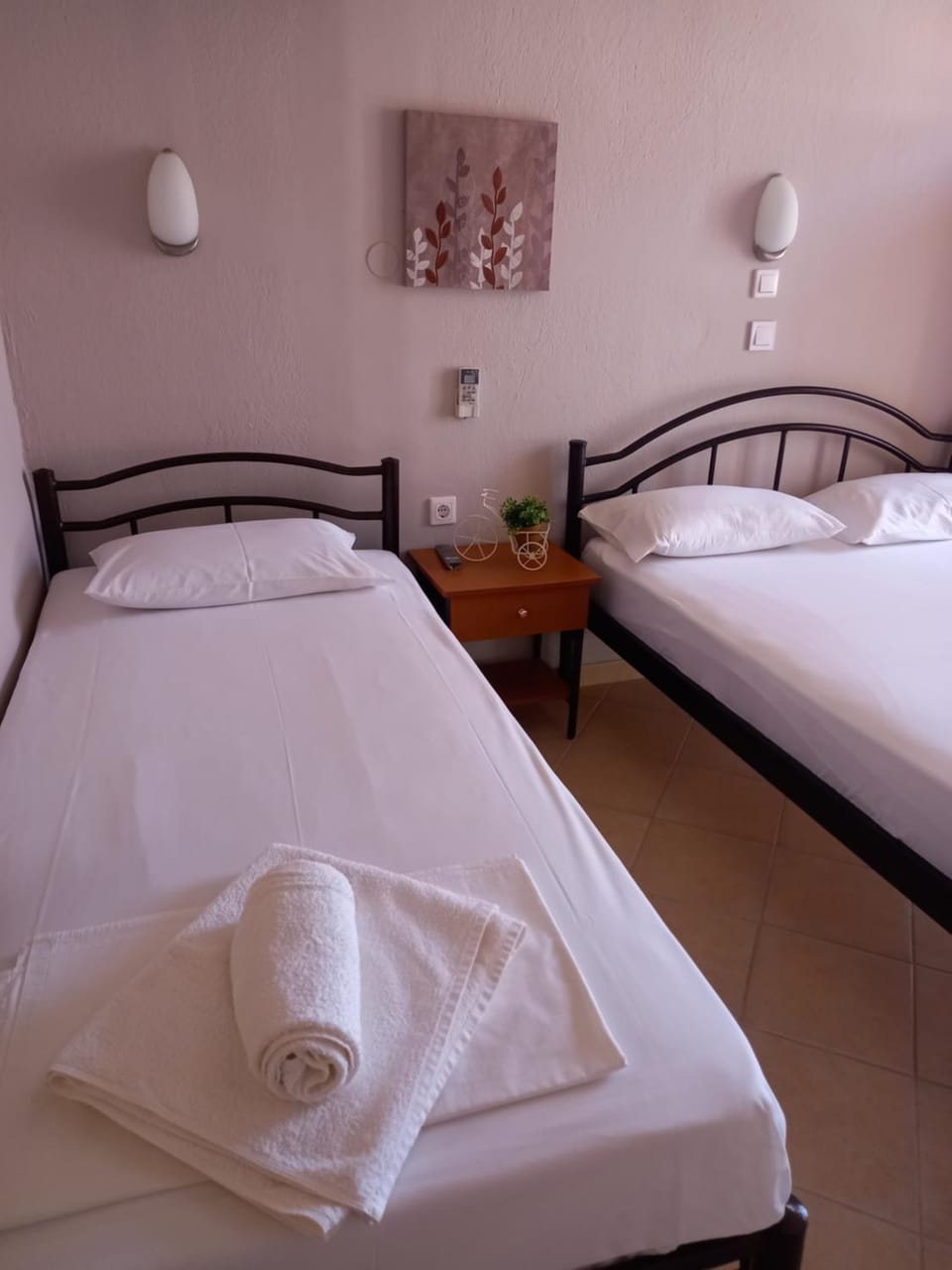 Bed, Bedroom, towels
