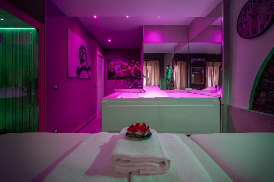 Hot Tub, Massage, Spa and wellness centre/facilities