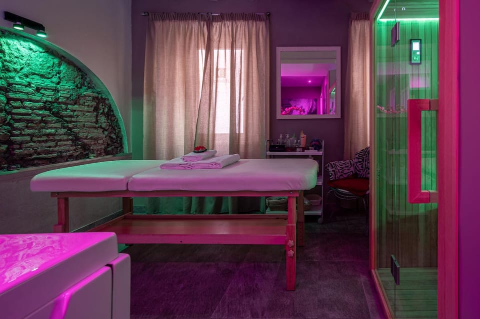 Massage, Sauna, Spa and wellness centre/facilities