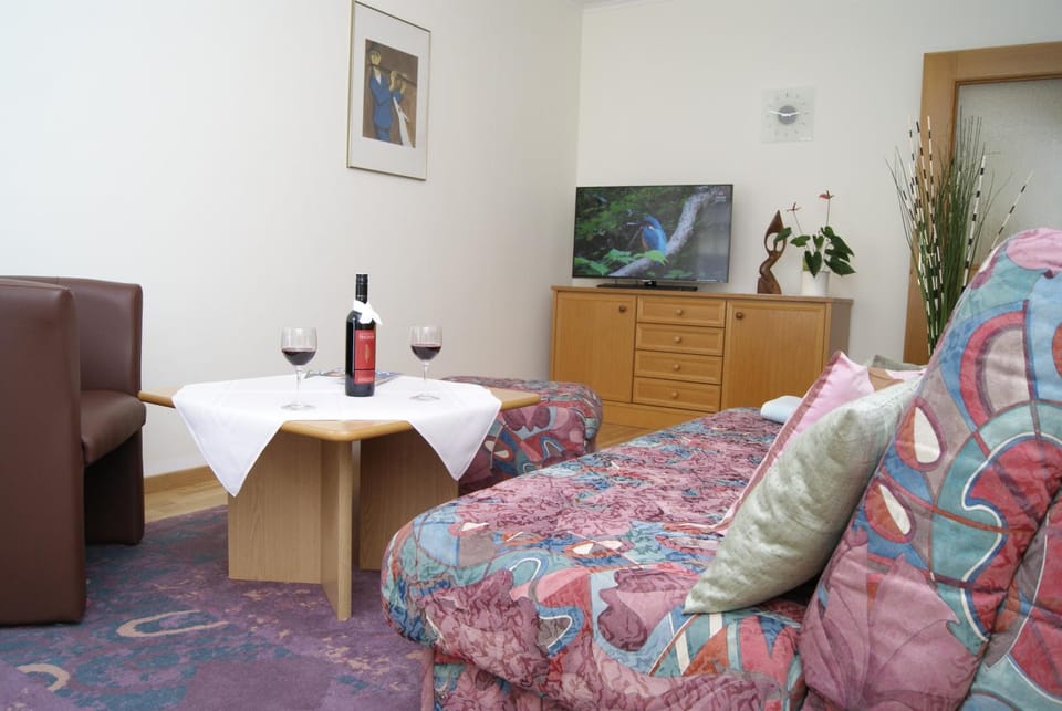 Living room, Photo of the whole room