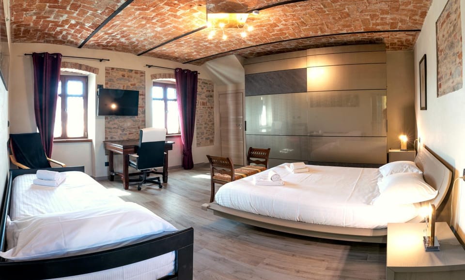 Bed, TV and multimedia, Bedroom, wardrobe