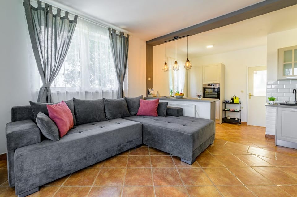 Living room, Seating area, Dining area, pet friendly