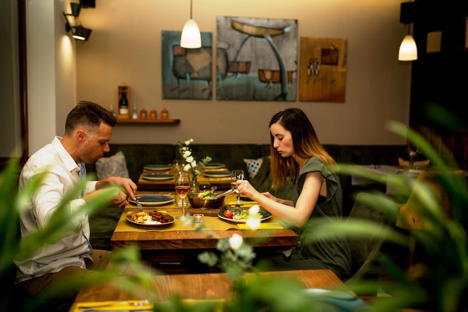 Restaurant/places to eat, People