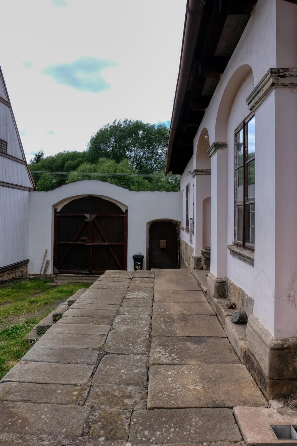 Facade/entrance