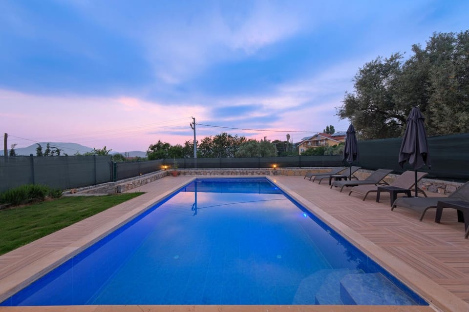 Property building, Swimming pool