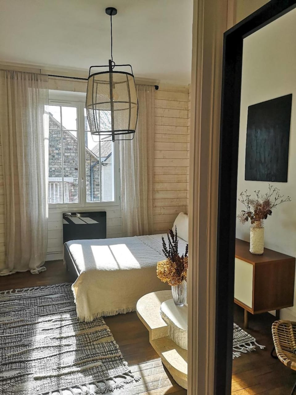 Bed, Living room, Photo of the whole room, Seating area, Bedroom