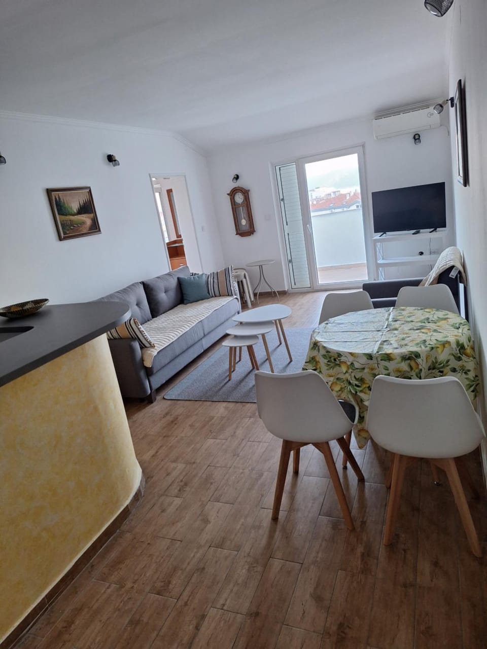 Seating area, Dining area, Breakfast