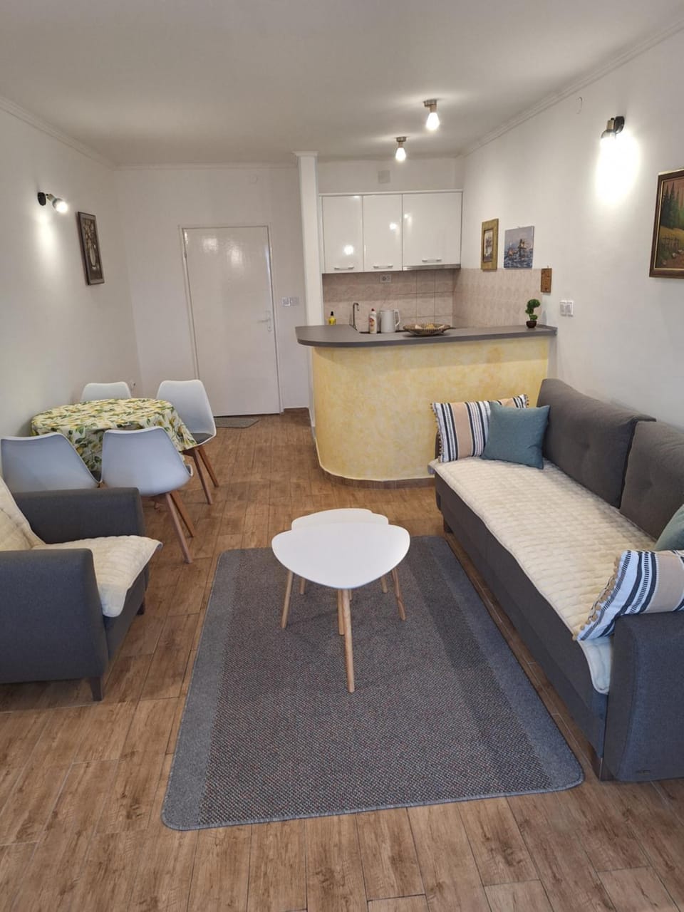 Living room, Dining area