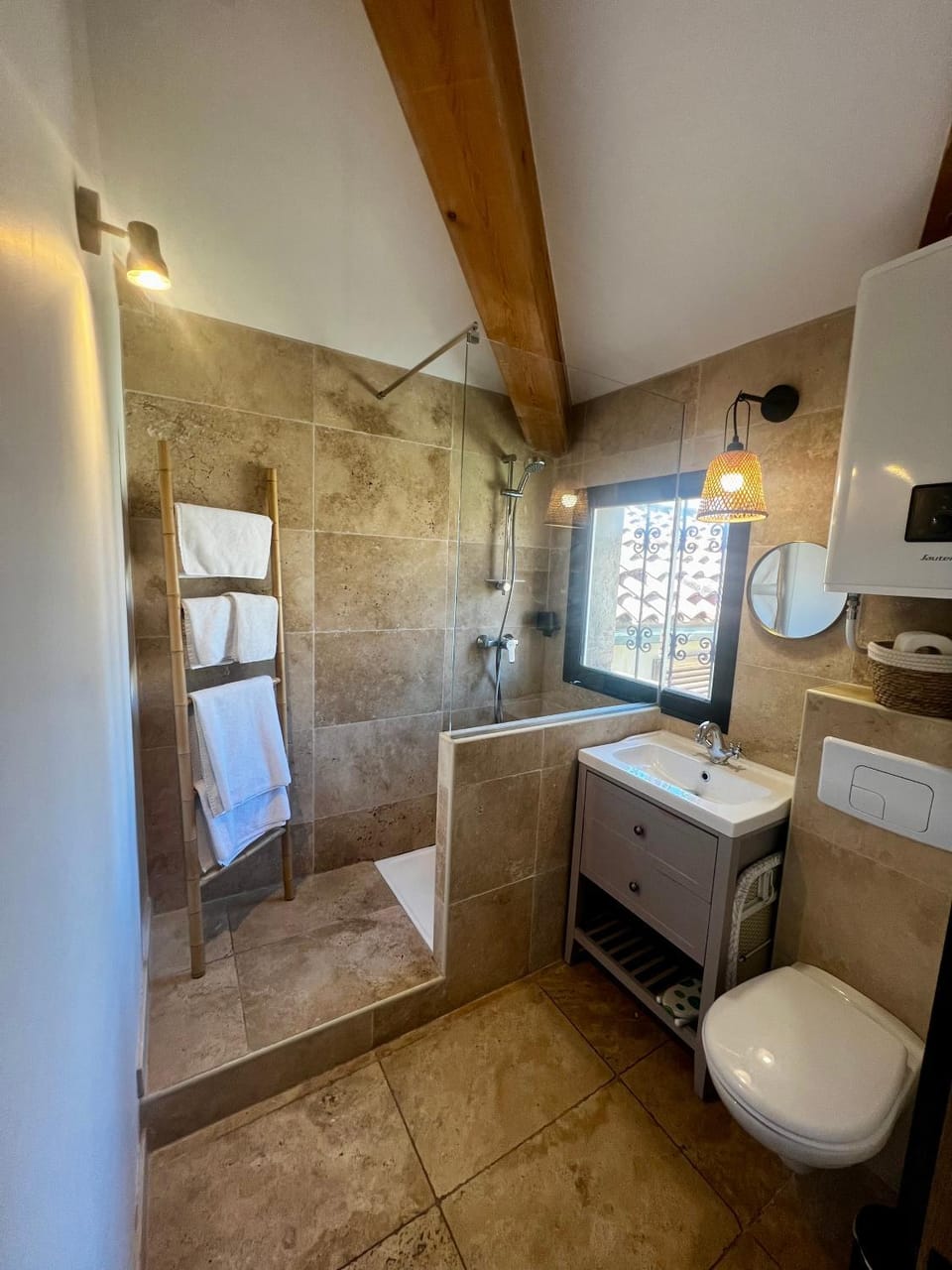 Shower, Toilet, Bathroom, towels