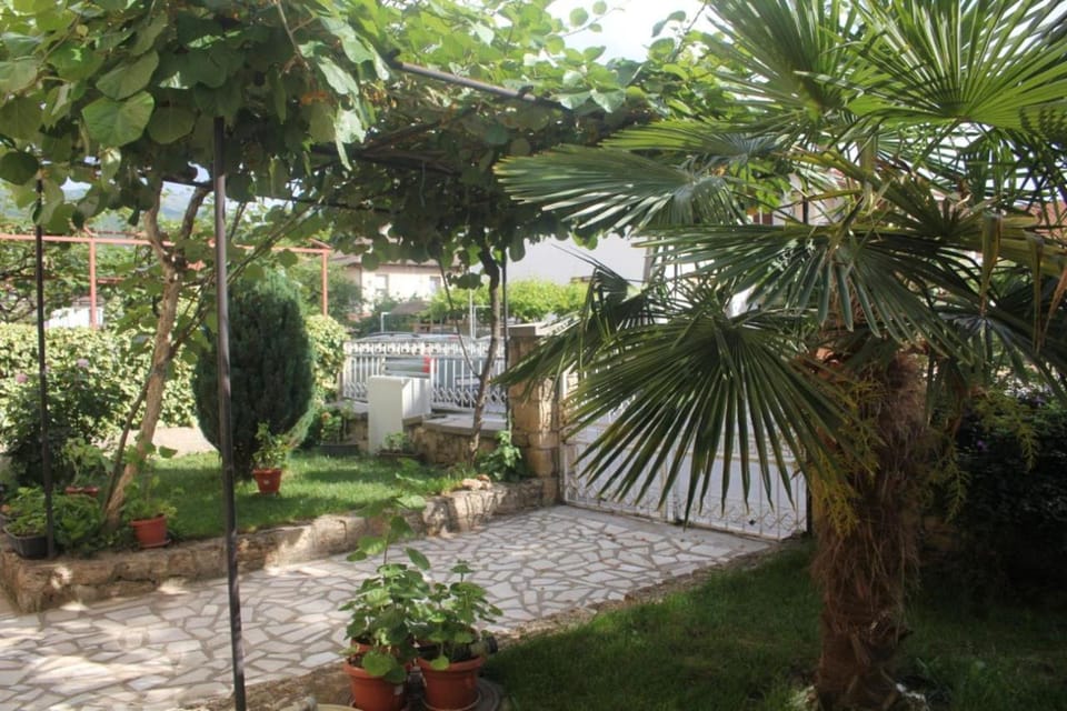 Day, Garden