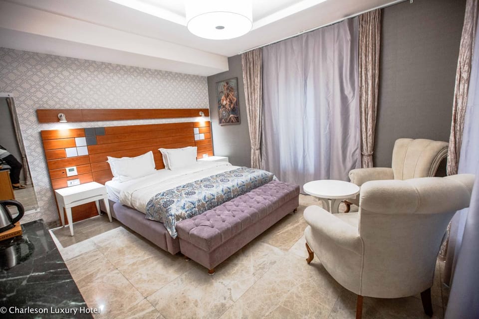 Photo of the whole room, Bedroom