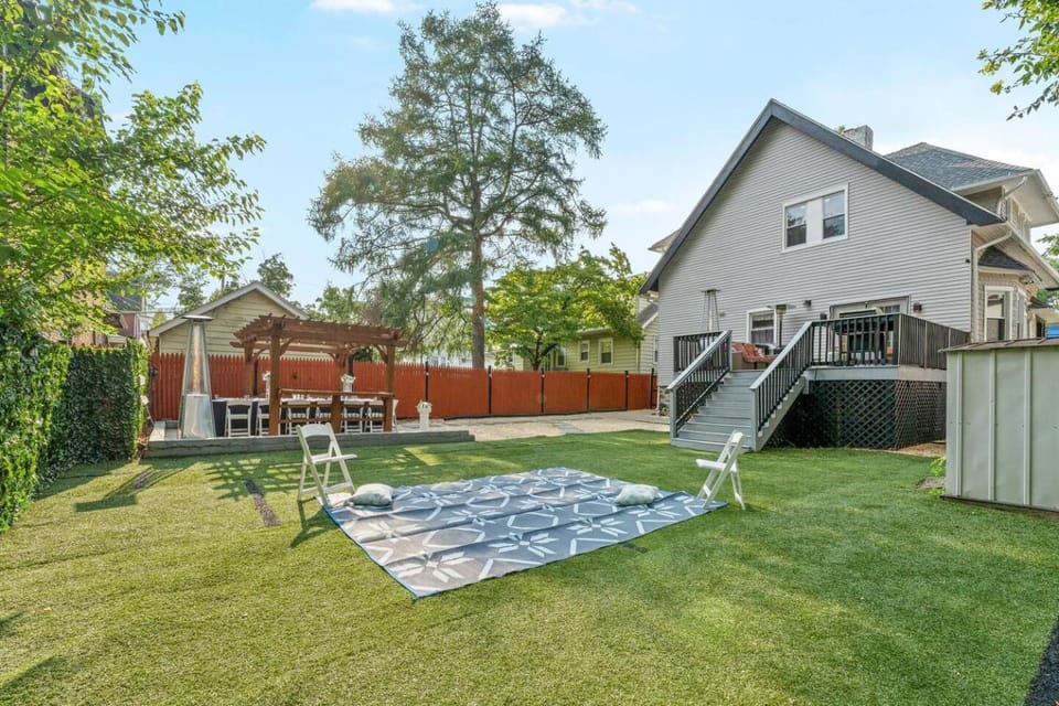 Property building, Patio, Day, Garden, Garden view