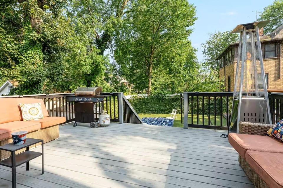 Property building, Patio, Spring, Day, Natural landscape, Garden, Balcony/Terrace, Garden view