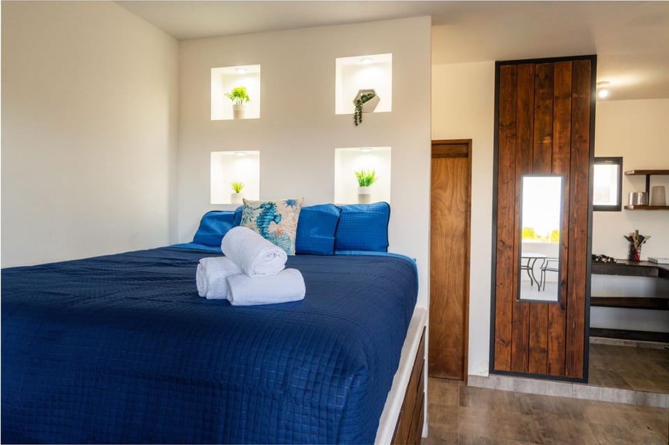 Casa Arrecife - Dorado Suite, Fast Wifi & Balcony! Beach is steps away! Hotel in Baja California Sur