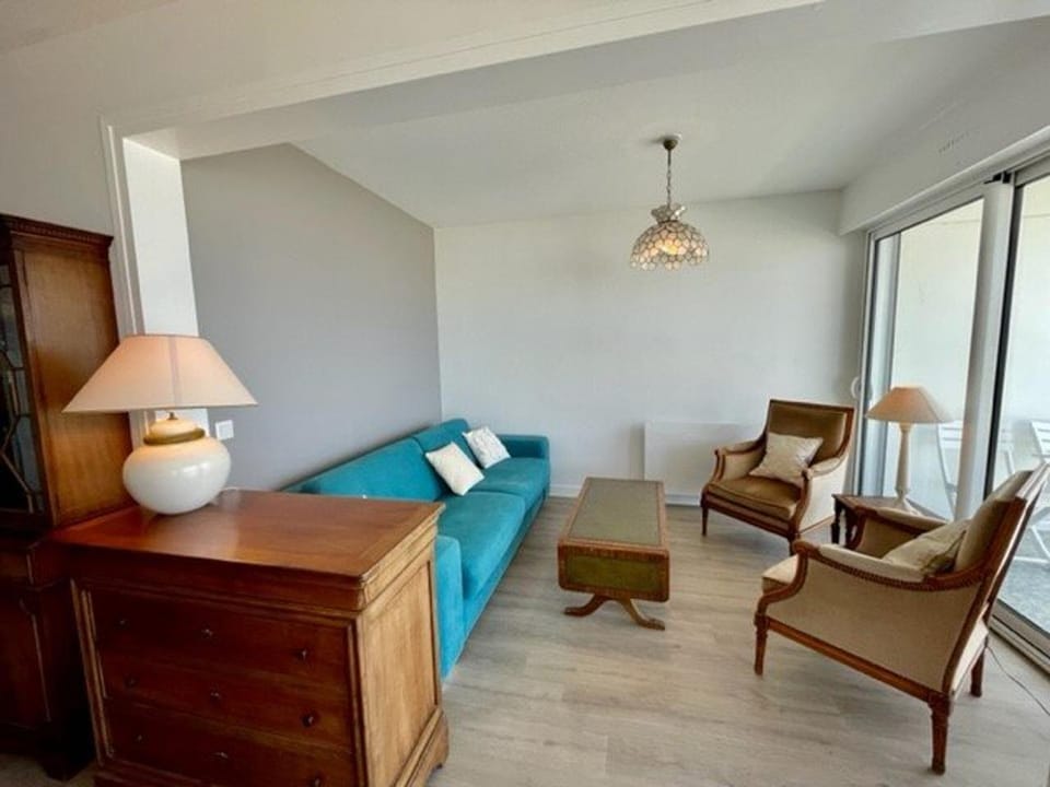 Quiberon - Grand T2 - Balcon Sud - 70m² - Plage & Centre - Parking & WIFI - FR-1-478-203 Apartment in Quiberon