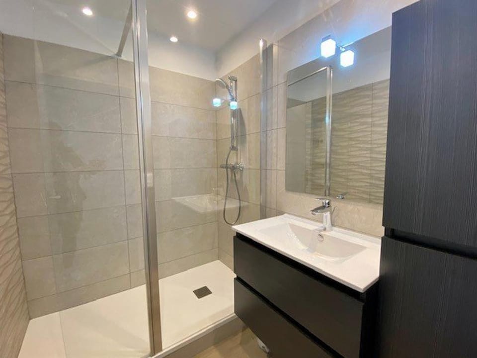 Quiberon - Grand T2 - Balcon Sud - 70m² - Plage & Centre - Parking & WIFI - FR-1-478-203 Apartment in Quiberon