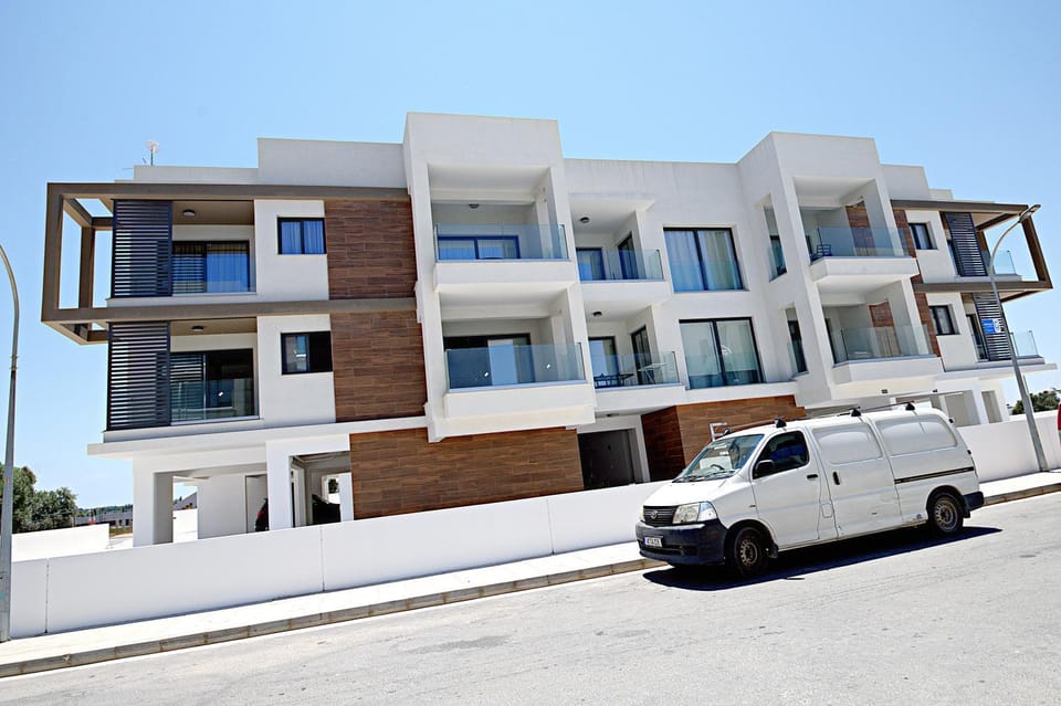 Property building, Neighbourhood, Parking