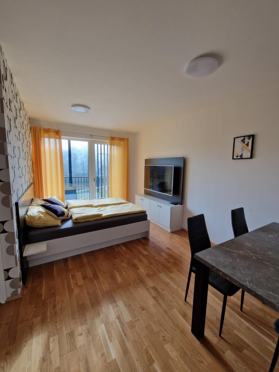 Bed, Living room