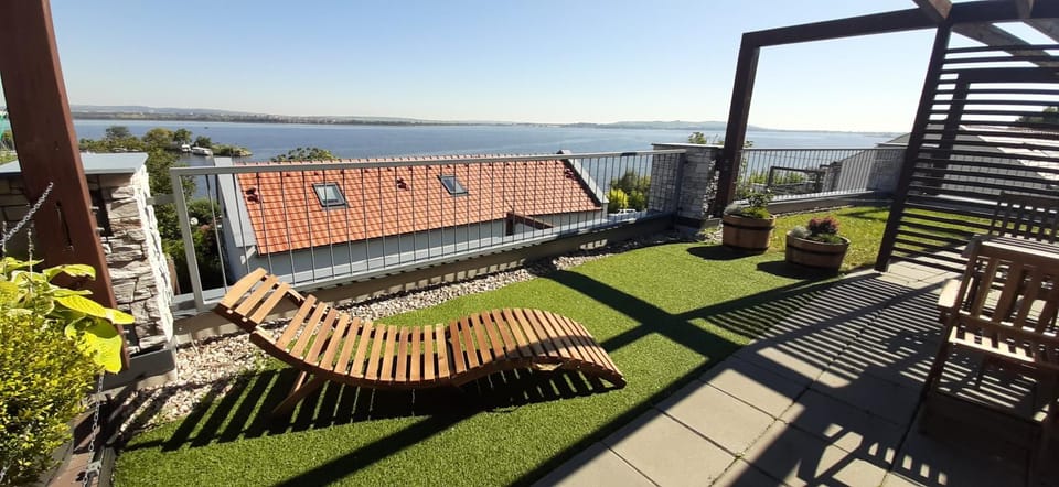 View (from property/room), Balcony/Terrace, Lake view
