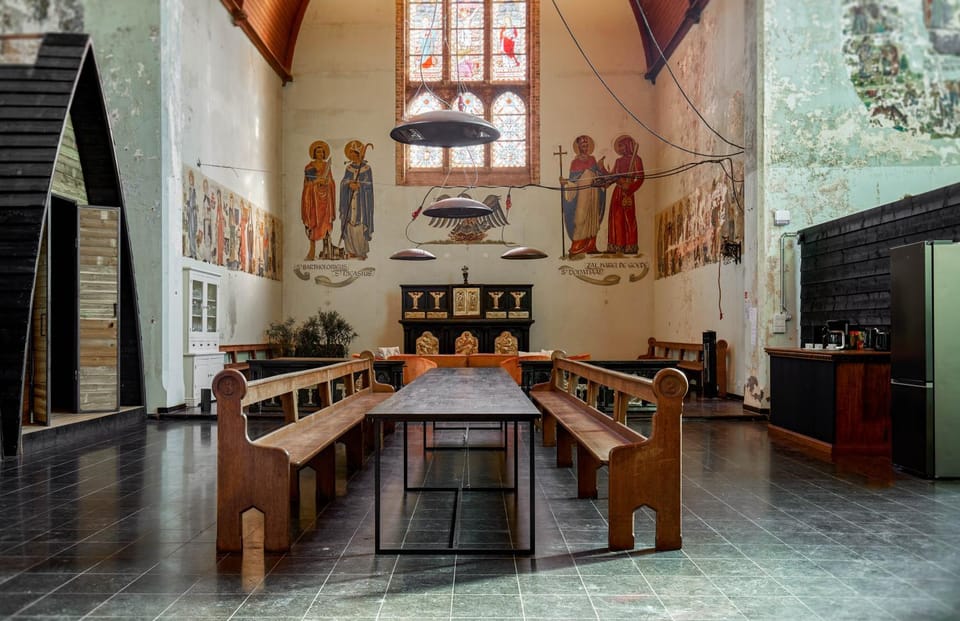 Sleeping in a Church - Bed & Bar Tolomeus House in Flanders