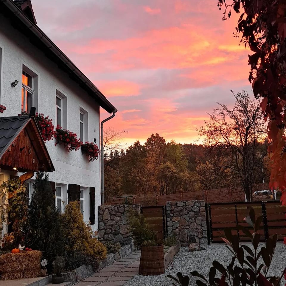Apartamenty sudeckie nad zalewem I-IV między Karpaczem a Szklarską Porębą w Karkonoszach Apartment in Lower Silesian Voivodeship