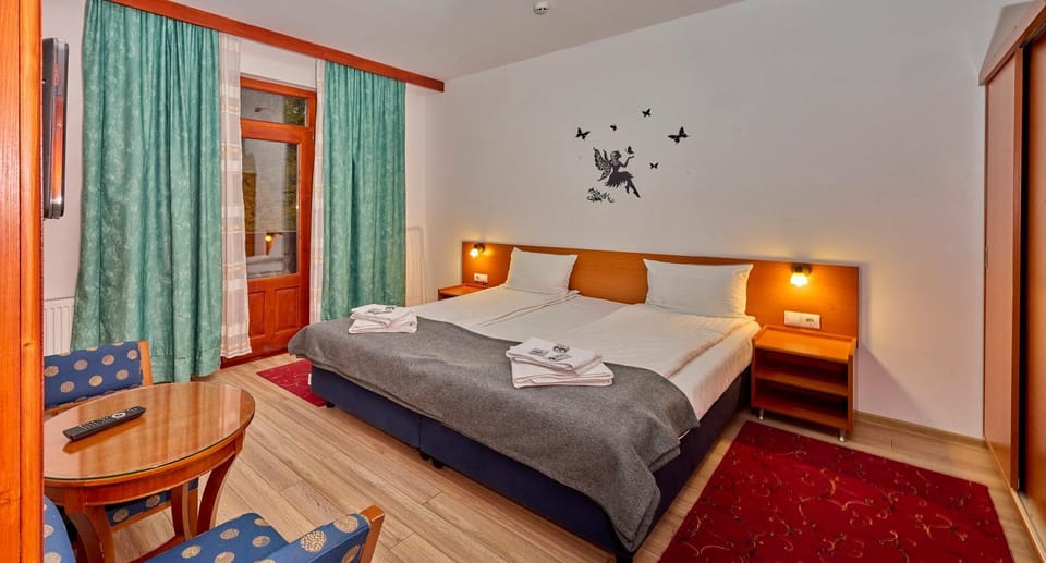 Bed, Bedroom, towels, wardrobe