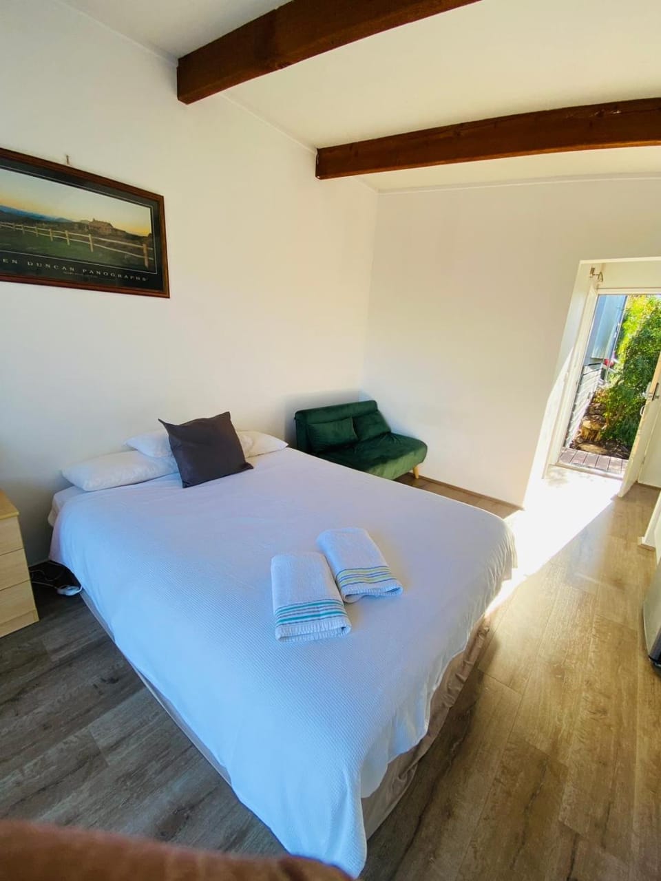 Netflix Studio #5 │ King+Bunks │ Pool & Bus Buller Apartment in Merrijig
